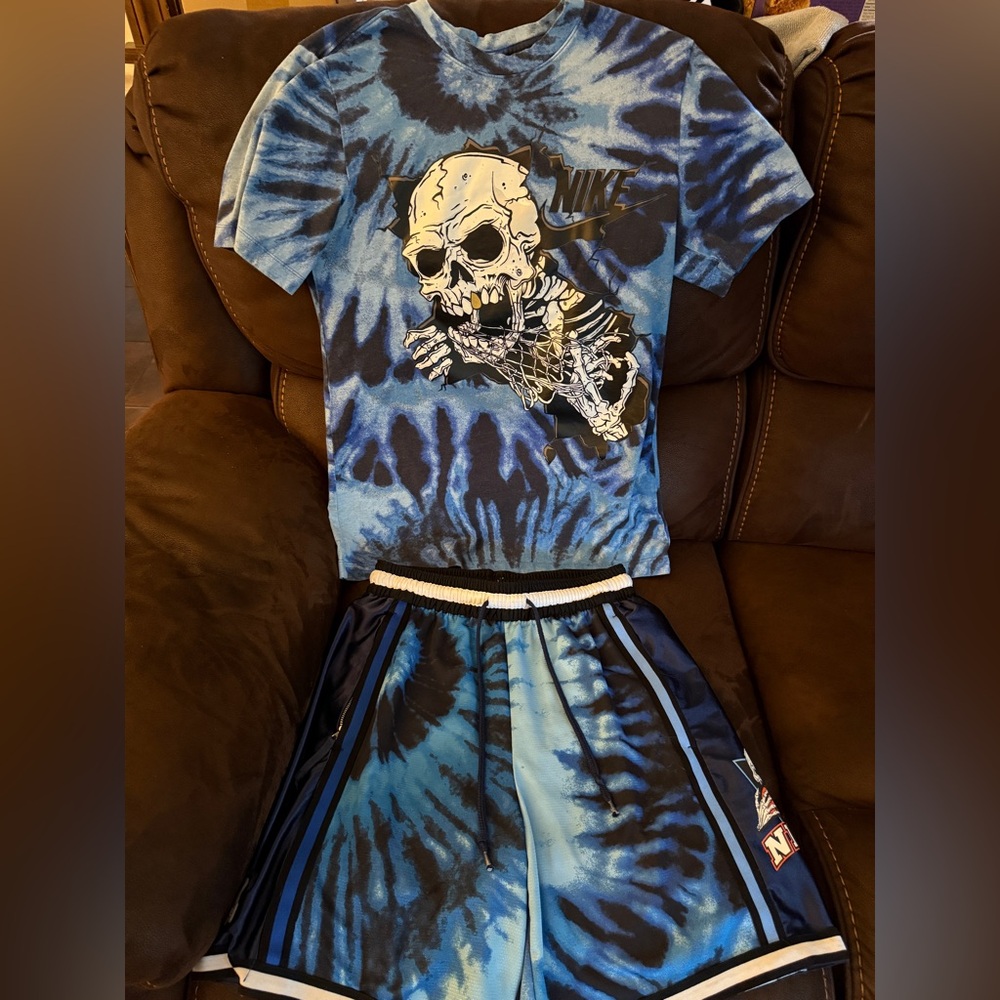 Nike Blue Tie-Dye Skull Graphic T-Shirt and Shorts Set Men’s Small